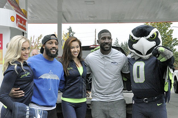 Trufant, Sea Gals come to Sammamish for Blue Friday event