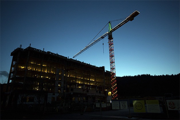 GLY Construction's tower crane has provided illuminating visuals across Issaquah's skyline with its holiday lights.
