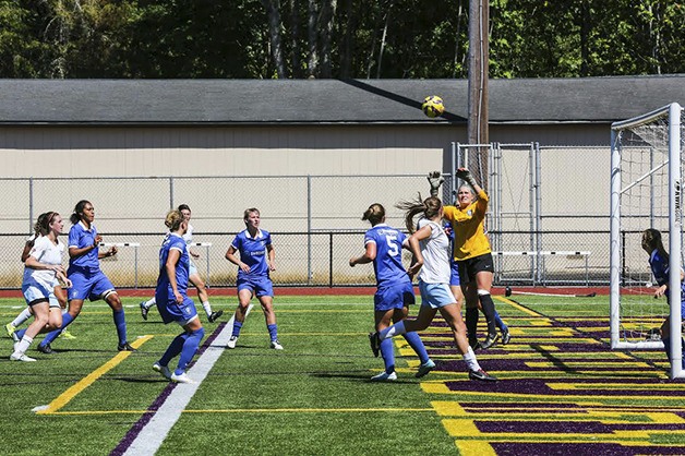 SoCal FC defeated Issaquah 2-1 in the WPSL West Regional championship game on July 19 at Issaquah High School. Issaquah Gunners goalie Sarah Shimer