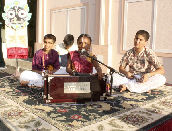 Niranjanaa performs a chant Thursday night. In the back