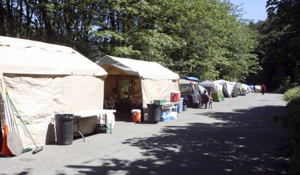 Tent City 4 pitches tents east of Issaquah, awaits Bellevue permit