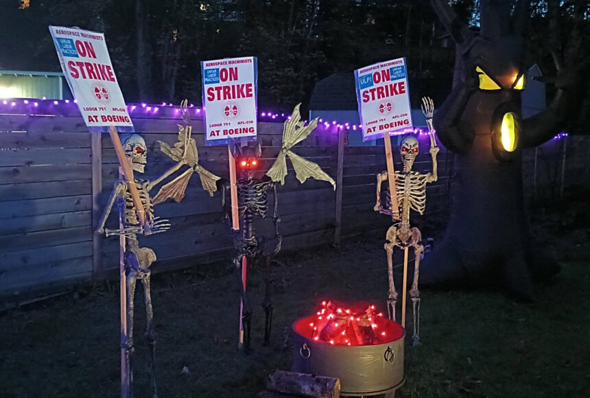 <p>Halloween decorations in Covington support the Boeing strike. (Photo by Bailey Jo Josie/Sound Publishing)</p>